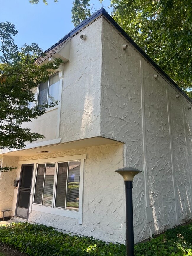 SPACIOUS 3 BEDROOM CONDO!! - SPACIOUS 3 BEDROOM CONDO!!