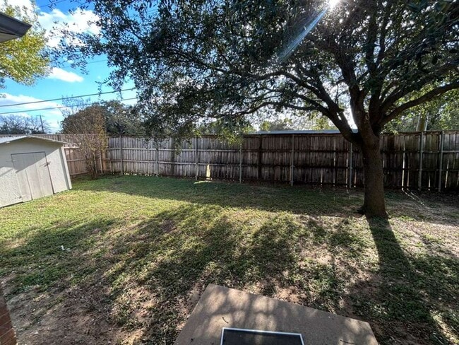 Photo - 307 Oakhurst Dr