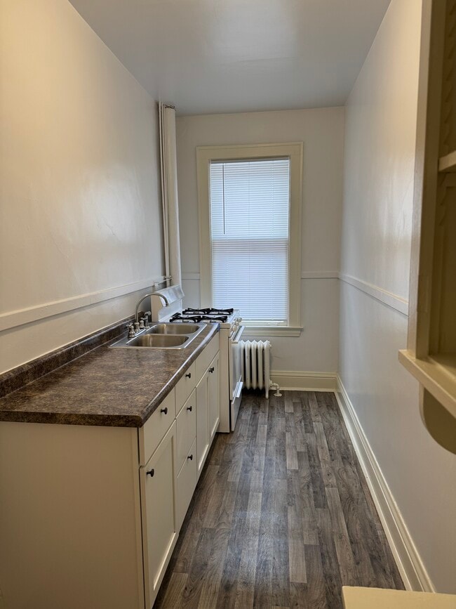 Kitchen - 1786 Hennepin Ave S