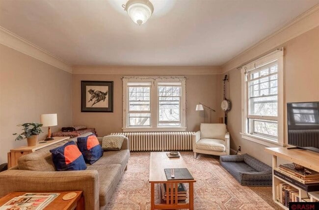 sala de estar - 207 Van Brunt St Unidad 2