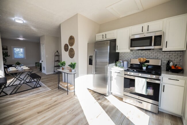 Photo - Updated 2-bedroom house $985