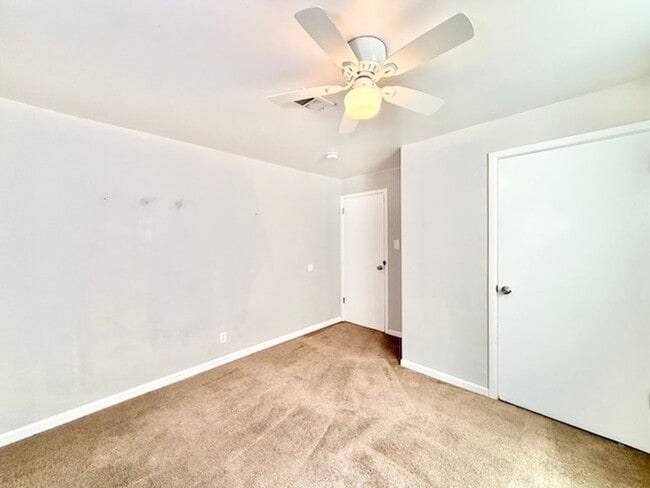 Building Photo - Updated Perlmack Ranch