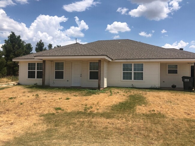 Building Photo - 3 bedroom, 2 bath DUPLEX!