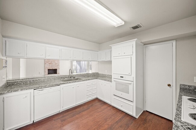 Photo - 6514 Winkleman Rd