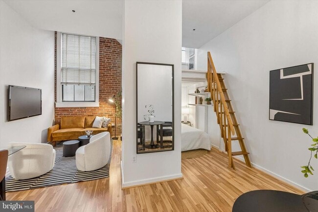 Building Photo - 315 New St Unit 111