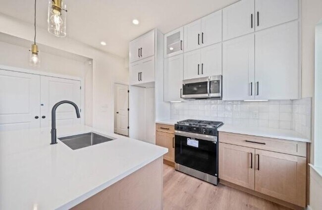Photo - 236 E 39th St