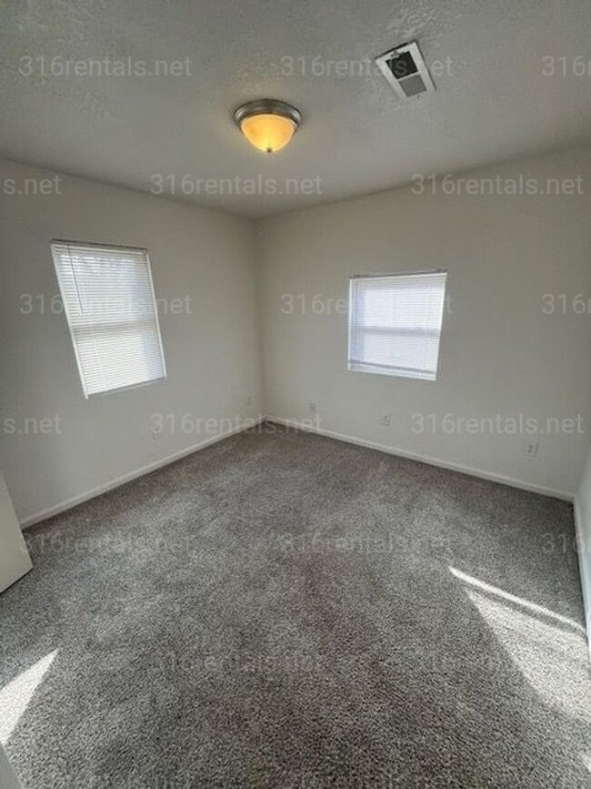 Photo - $1100 - 3 bed 2 bath - Single Family Home *COMING SOON*