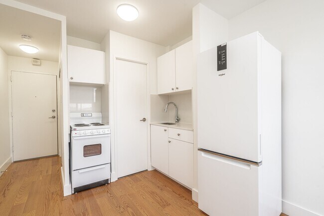 Building Photo - 730 St Clarens Ave Unit 1711