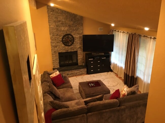 Photo - 29748 4th Ave S Unidad 3 bed 2 bath Upper