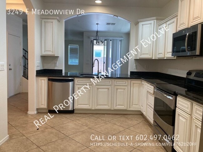 Photo - 3249 E Meadowview Dr
