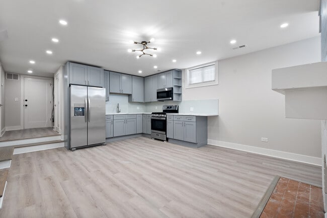 Building Photo - 2600 W Morse Ave Unit Garden