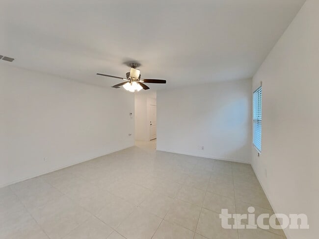 Photo - 812 Odlozil Ln