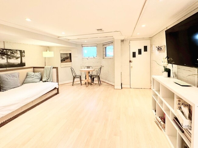 Photo - 3215 11th St NW Unidad Bsmt