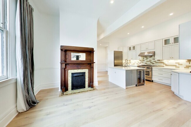 1900 Laguna St