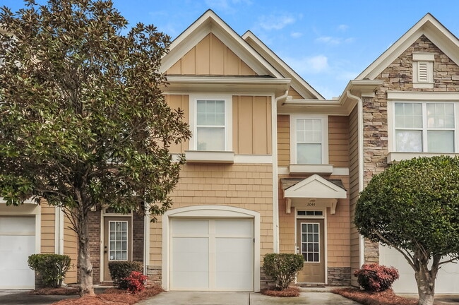 Building Photo - 2044 Lakeshore Overlook Dr