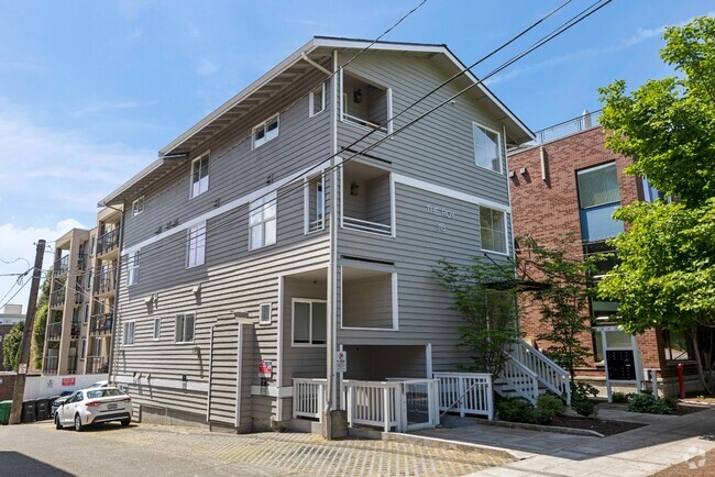 Building Photo - Modern 2BR Apartment in Prime Queen Anne L... Unit 101