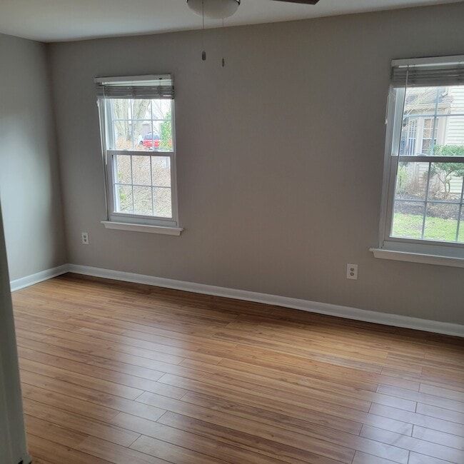 Photo - 84 Woodlake Dr