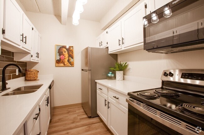 Building Photo - Los Altos Towers Rental