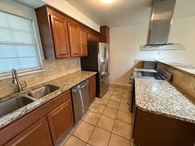 Photo - 2207 Lotus Blossom St