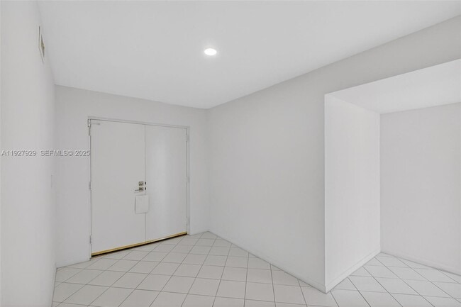 Photo - 600 Grapetree Dr Unit 8FS