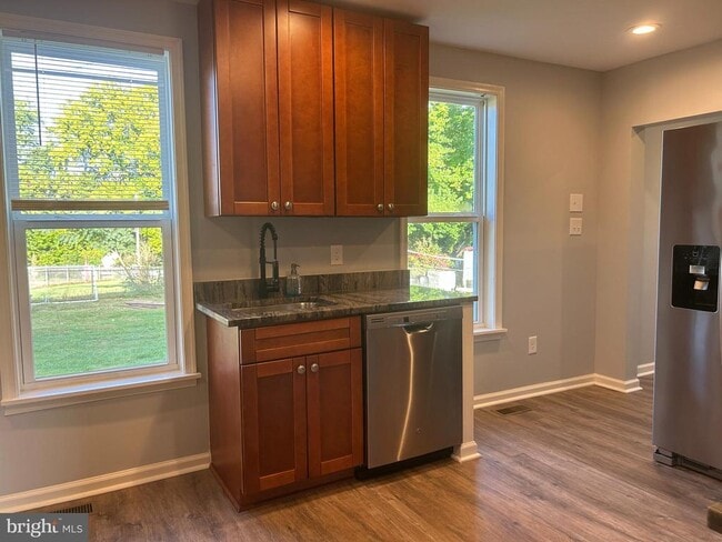 Photo - 2605 Maple Ave
