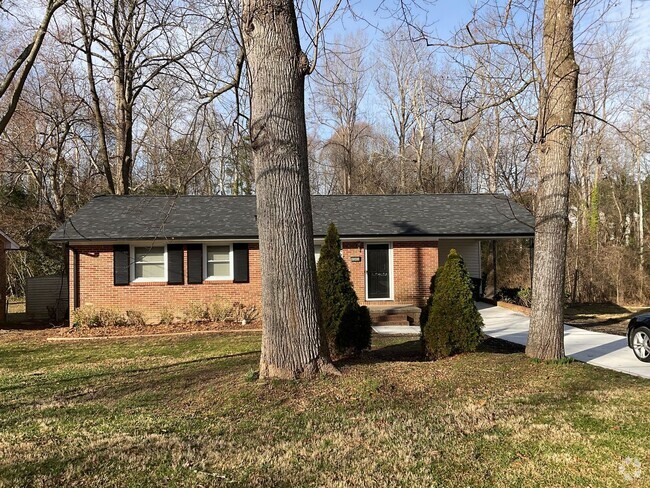 Building Photo - New Renovated 3 Bedroom Home located in Ga...