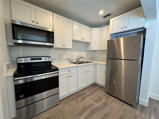 Photo - 1737 Liberty St Unit 10