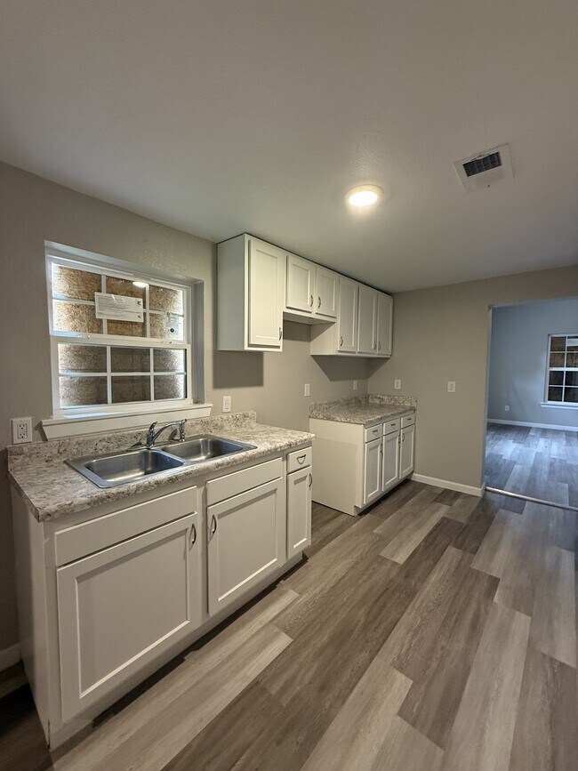 315 Ave U