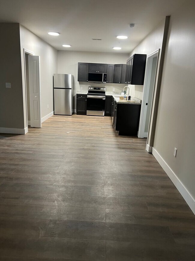 Building Photo - 1 Bedroom/1.5 Bath Newly Renovated Apartments For Lease Unit 304