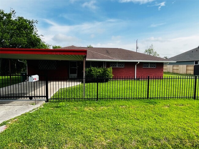 Building Photo - 13421 Utica St