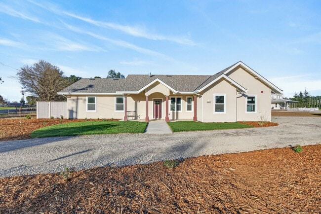 Building Photo - 35622 Yosemite Ave