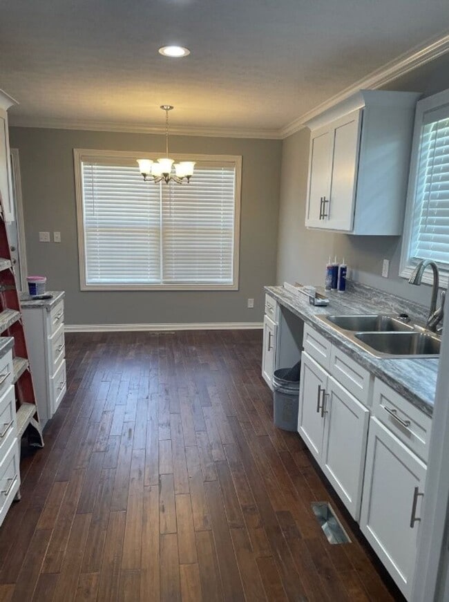 Photo - 137 Ashkirk Ln
