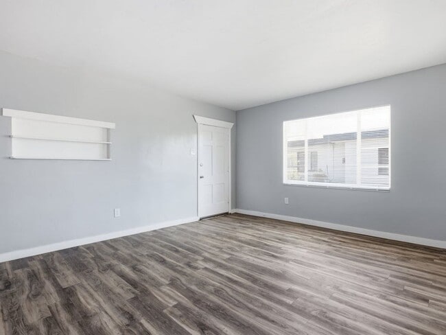 Photo - 2 Bed 1 Bath with covered parking!