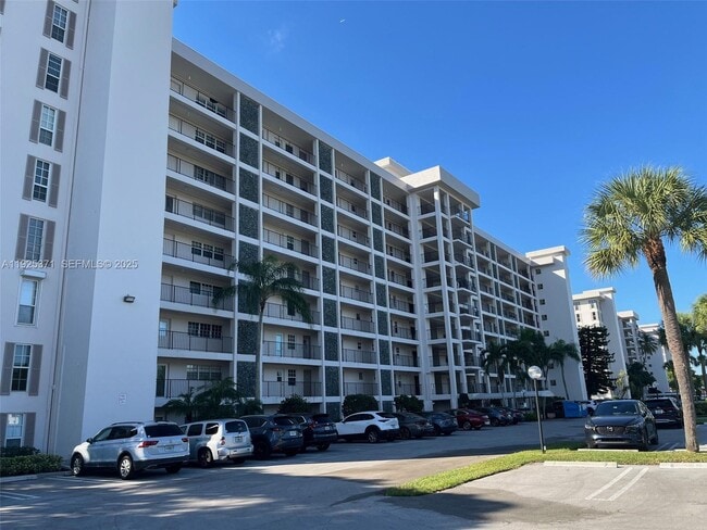Photo - 3100 N Palm Aire Dr Unit 104