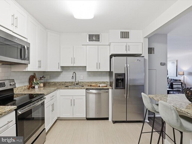 Photo - 1800 Old Meadow Rd Unidad 1017