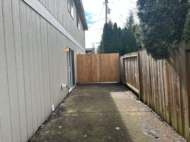 Photo - MOVE IN SPECIAL! 3 bedroom 2 1/2 bathroom ... House