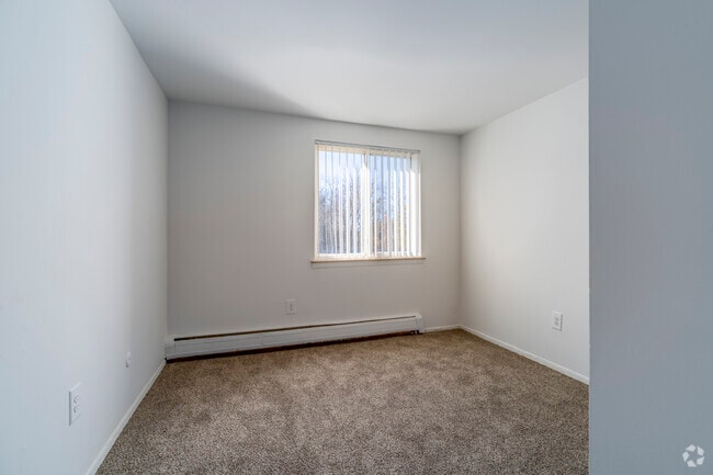 2BR, 1BA - 905SF - Bedroom 2