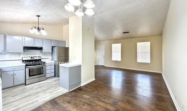 Photo - 1888 Singer Way