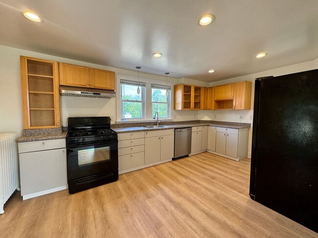 Building Photo - Spacious Portland 3BD/1.5BA Single Family ... Rental