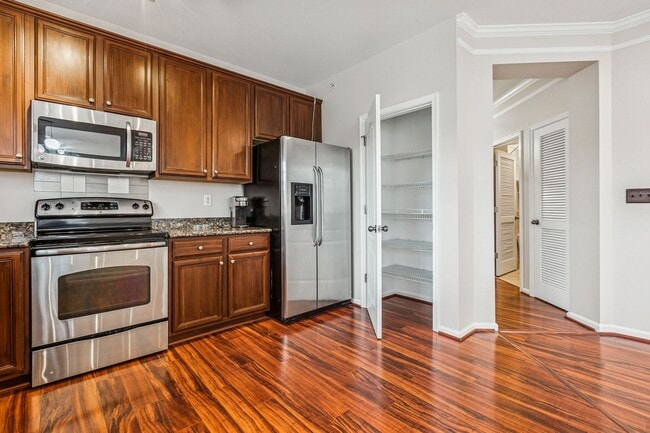 Photo - Riverside  Condo-RARE-Ready Now