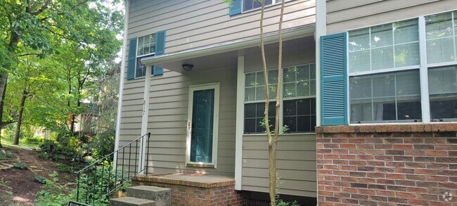 Building Photo - Knoxville 37923 - 2 bed 2.5 bath condo - c...