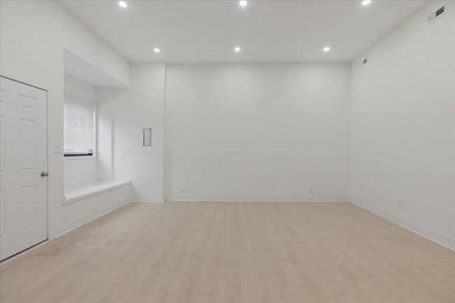 Photo - 2234 W Irving Park Rd Unit 1