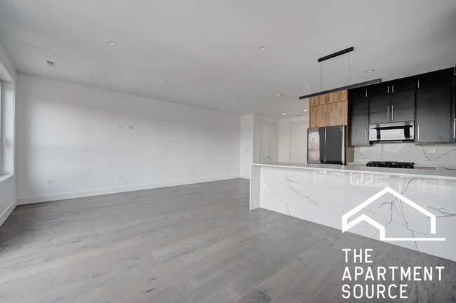 Photo - 3008 W Belmont Ave Unit 3008 W Belmont
