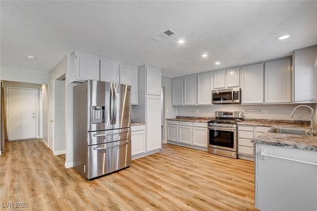 Photo - 446 Nettleton Cir