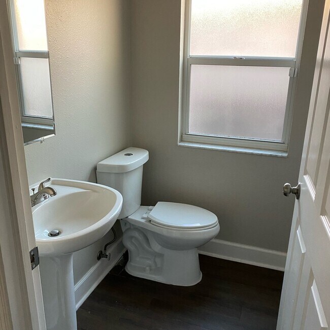 Photo - 774 Burlwood St