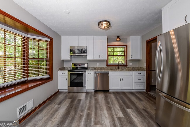 Photo - 3445 Colony Dr SE