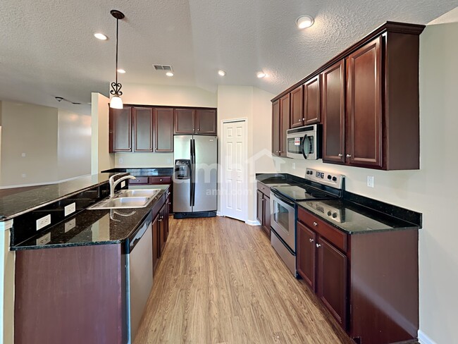 Photo - 612 Birchbark Trl