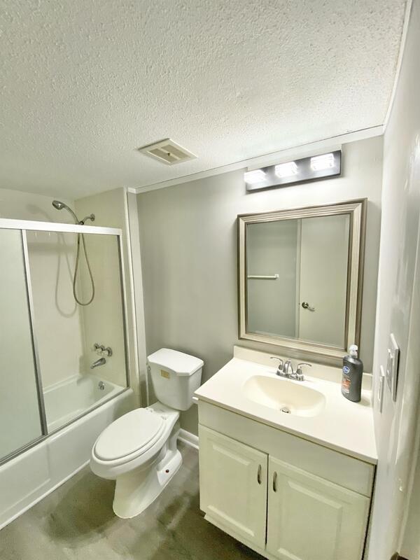 Photo - 405 Marshall Ct