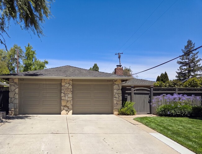 Building Photo - Beautifully Renovated Duplex Across from Blossom Hill Park