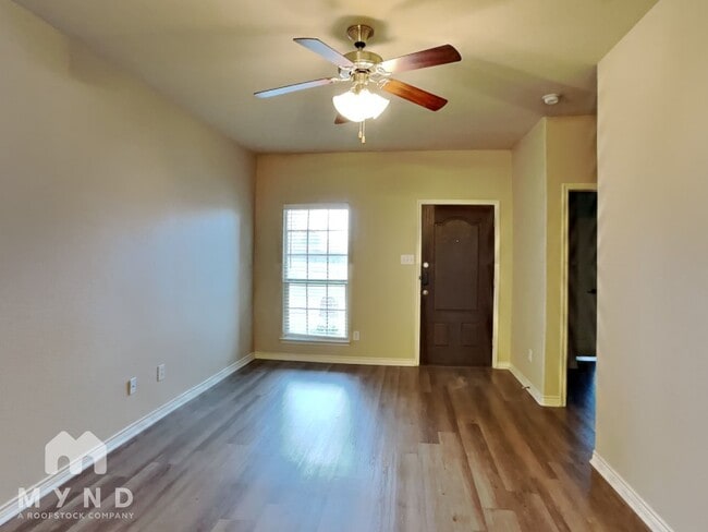 Photo - 2103 Colby Ln